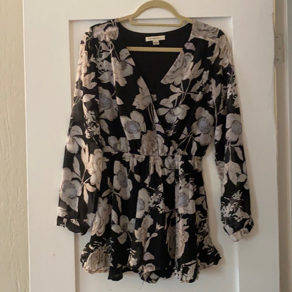 Carapace black floral long sleeve romper